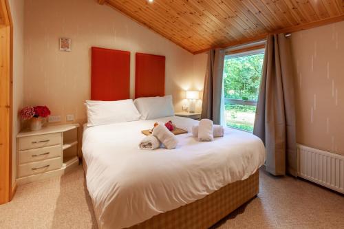 Llit o llits en una habitació de Hazel Lodge - Norfolk Cottage Agency