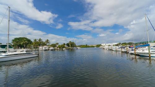 a group of boats docked in a marina at Sarasota Cay Club #612 - Heated Pool, Bunk Beds, Huge TV, Tiki Bar, More! in Sarasota