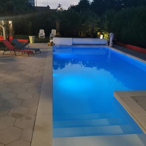 Πισίνα στο ή κοντά στο Résidence Les Alizés ''JACCUZI SAUNA PISCINE en plein centre ville"