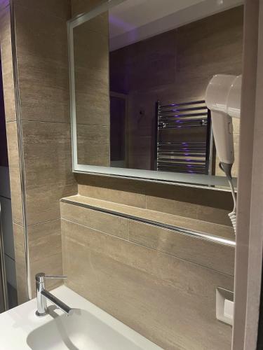 a bathroom with a sink and a mirror at Smart Rooms Naples in Naples