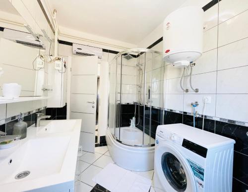 Ένα μπάνιο στο Apartment "Mimoza 1" self check-in, self check-out