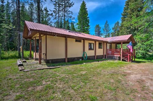 Gambar di galeri bagi Cute Donnelly Cabin in the Woods with Fire Pit! di Donnelly