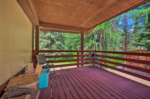 Gambar di galeri bagi Cute Donnelly Cabin in the Woods with Fire Pit! di Donnelly