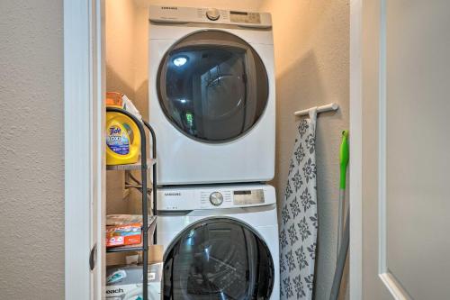 a washing machine and a dryer in a closet at Reeds Spring Condo Near Aquarium at the Boardwalk! in Reeds Spring