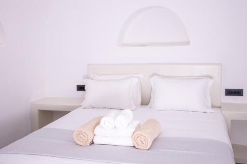 A bed or beds in a room at White Cave Villas