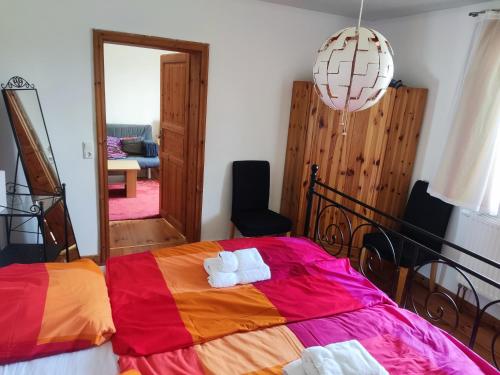 Postel nebo postele na pokoji v ubytování Five Oaks - Weisse Wohnung