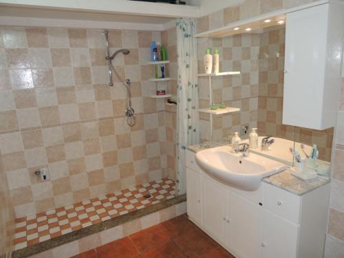 A bathroom at Villaggio la Marmorata