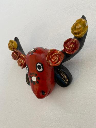 a toy animal is attached to a wall at Espaço Tropicália in Pirenópolis