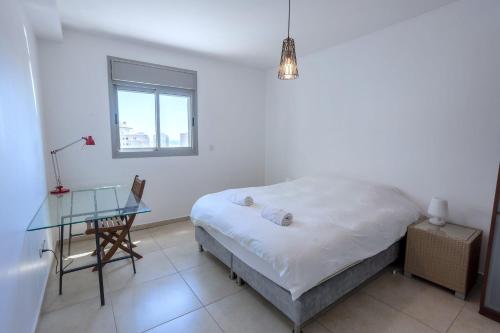 Lova arba lovos apgyvendinimo įstaigoje Luxury Marina 4BR apartment by Airsuite