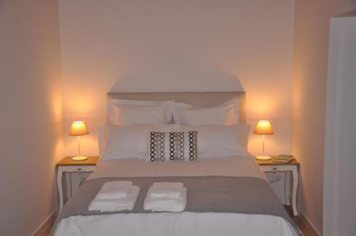 A bed or beds in a room at Casa Rural Mazarredonda