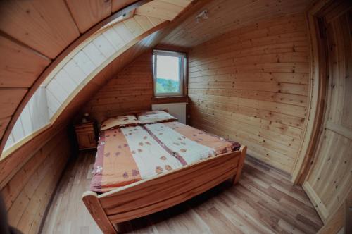 Giường trong phòng chung tại Domek u Krysi