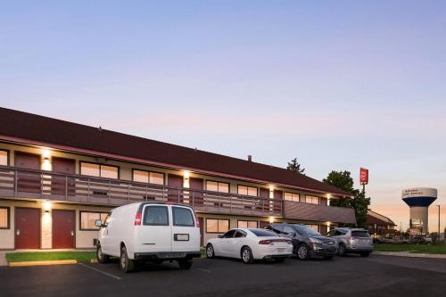 a group of cars parked in front of a building at Red Roof Inn Philadelphia - Trevose in Trevose