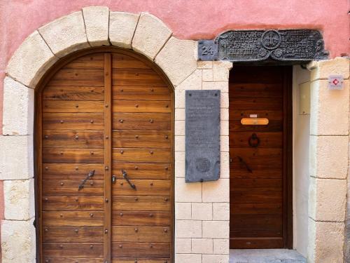 Photo de la galerie de l'établissement Suite "chalet" dans maison de village, à La Brigue