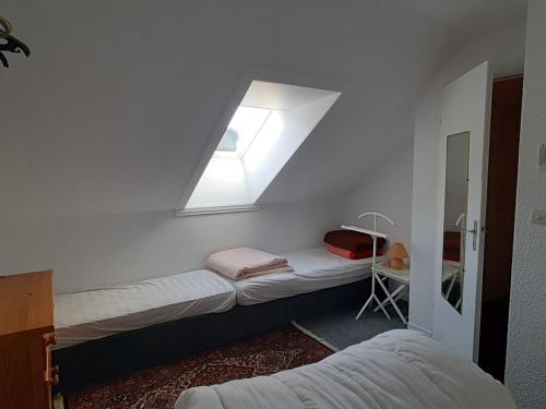 Posteľ alebo postele v izbe v ubytovaní Appartement familial duplex 8 pers. 75m2 à Villard-de-Lans, balcon sud, proche village et navettes ski - FR-1-515-127