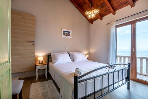 Seafront Stone Villa photo 2
