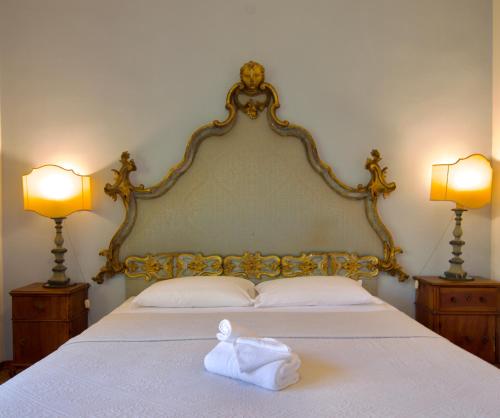 A bed or beds in a room at Villa degli Ulivi