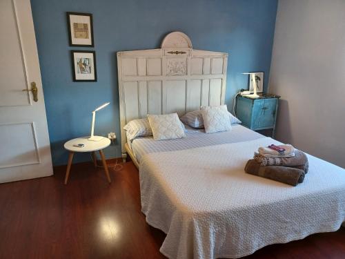 A bed or beds in a room at Sun And Chic Malaga