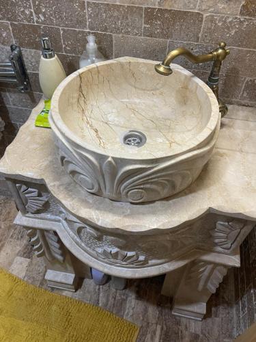 a stone sink with a faucet on a table at Casa Maria in 2 Mai