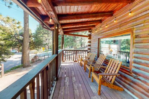 Between the Pines Log Cabin – Photos 2