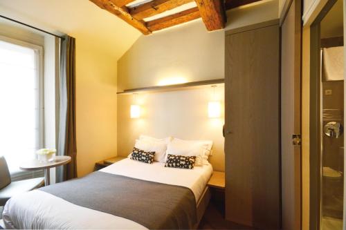 Een bed of bedden in een kamer bij Villa Des Princes