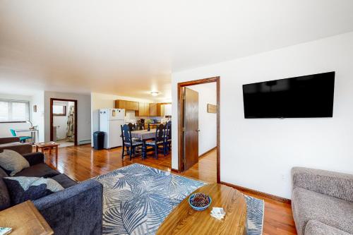 Lake House First Floor – Photos 2