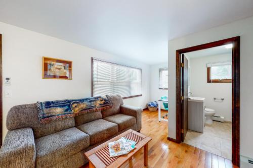 Lake House First Floor – Photos 3