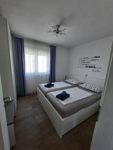Postel nebo postele na pokoji v ubytování Villa Kata Razanj