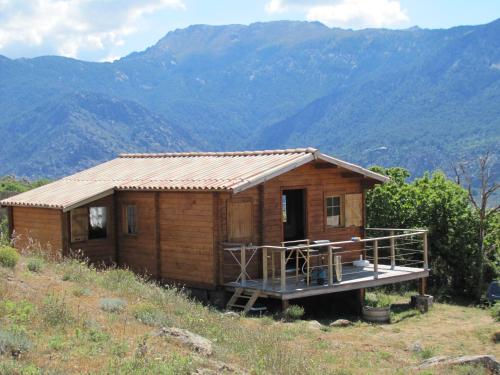 Landskap semula jadi dekat dengan chalet