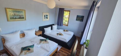 Postel nebo postele na pokoji v ubytování Hotel Bischoff Winnweiler