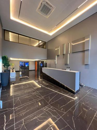 a large room with a kitchen with a large counter at Mardisa Design by Jess Hospedagens in João Pessoa