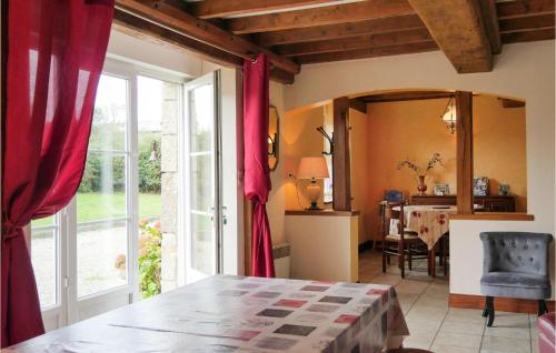 Χώρος καθιστικού στο 4 Bedroom Pet Friendly Home In Portbail