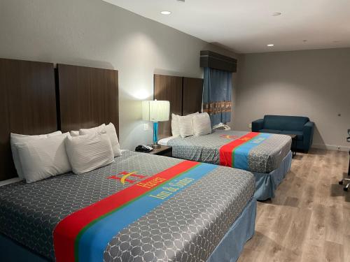 Postel nebo postele na pokoji v ubytování Haven Inn & Suites Downtown Houston.
