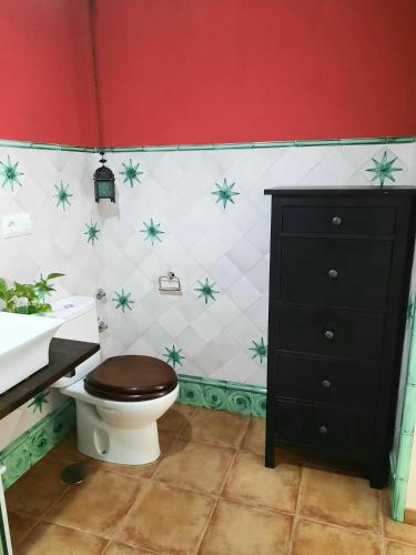 a bathroom with a toilet and a sink at La Estrella in Algodonales