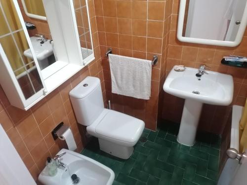 صورة لـ Piso familiar con piscina y aparcamiento en Torre del Mar في توري ذيل مار