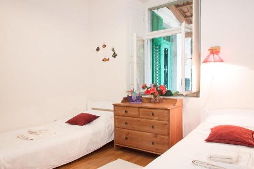 Säng eller sängar i ett rum på Secret Garden Apartment by Irundo