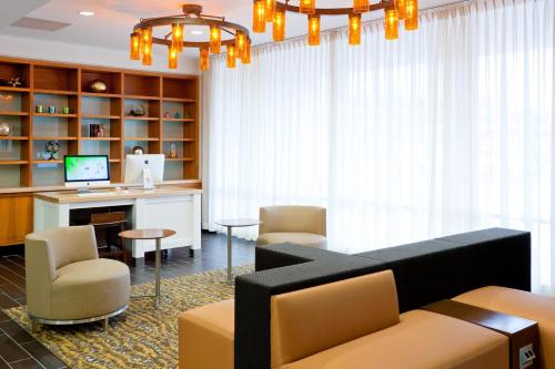 Posezení v ubytování Holiday Inn Clark - Newark by IHG
