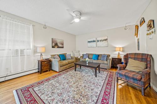 Between the Pines - Unit A – Photos 2