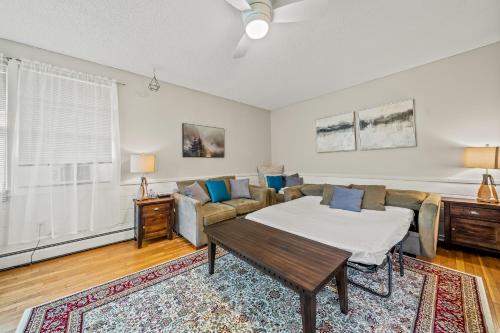 Between the Pines - Unit A – Photos 4