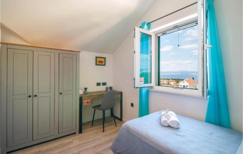Postel nebo postele na pokoji v ubytování Lovely Apartment In Supetar With Jacuzzi