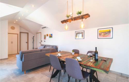 Nice Apartment In Supetar With Wifi