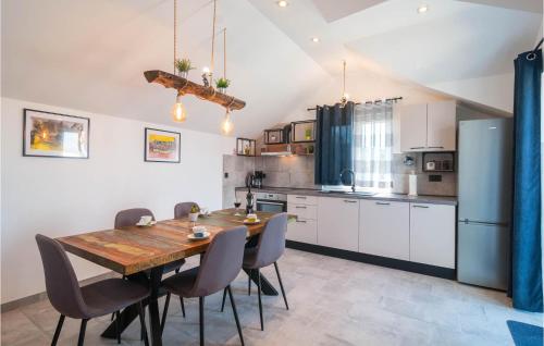 Nice Apartment In Supetar With Wifi