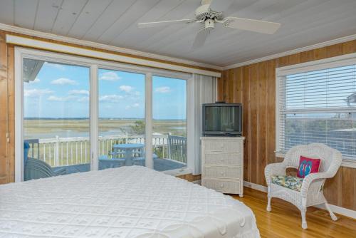 Gambar di galeri bagi Late For The Sky by Oak Island Accommodations di Caswell Beach