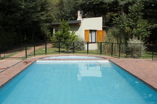Πισίνα στο ή κοντά στο Cabañas La Morera