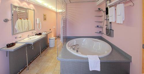 Koupelna v ubytování Premier Hotel Rus