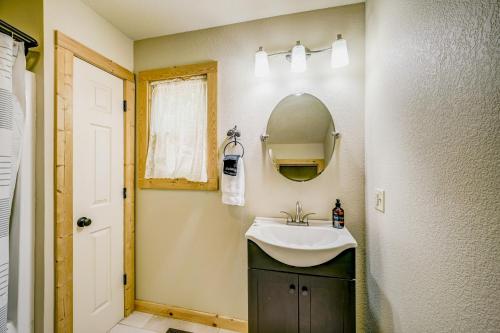 Cozy Cabin tesisinde bir banyo