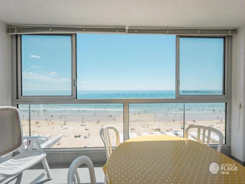 Appartement 66m² rénové, 1 chambre, vue mer, 4ème étage, fibre, 3 étoiles