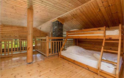 Двуетажно легло или двуетажни легла в стая в Nice Home In Ravna Gora With House A Panoramic View