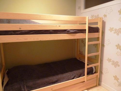 ein Etagenbett in einem Zimmer in der Unterkunft Appartement Merlimont, 3 pièces, 6 personnes - FR-1-672-6 in Merlimont