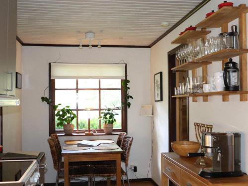 Dapur atau dapur kecil di 5 person holiday home in HJÄRNARP-By Traum