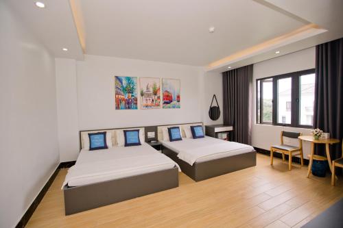 Postel nebo postele na pokoji v ubytování King House Hotel